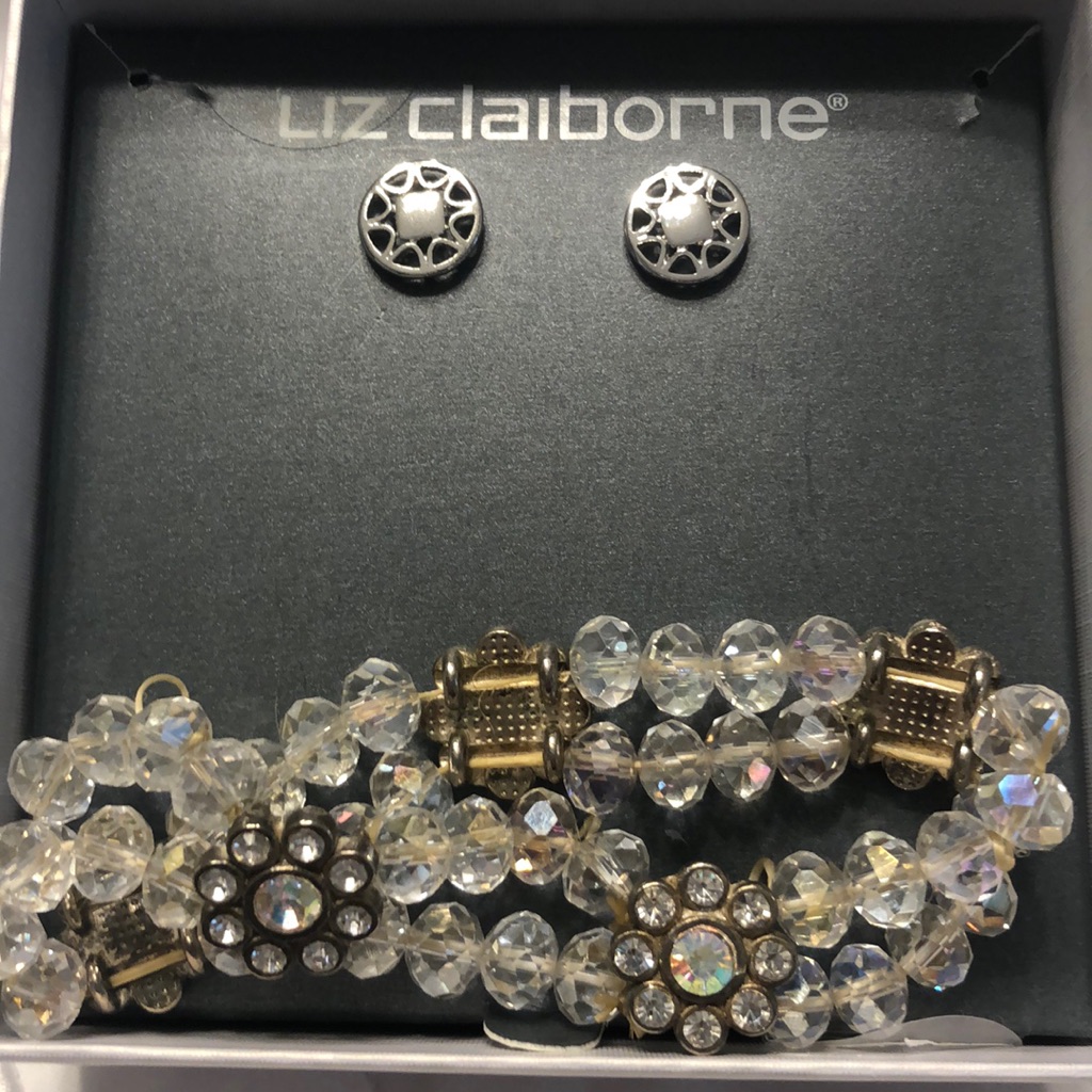 Liz Claiborne Silver Tone Earrings And Crystal Expandable Bracelet Set 7$